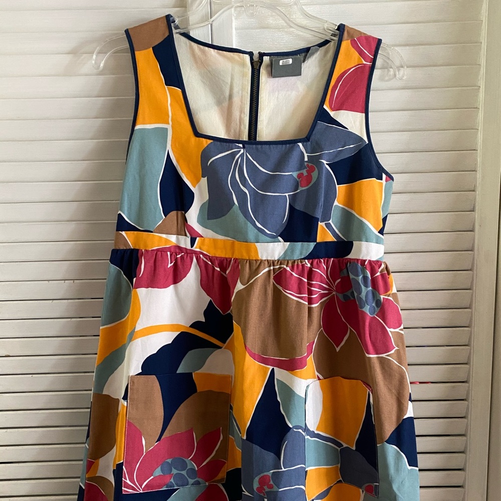 Sleeveless knee length dress